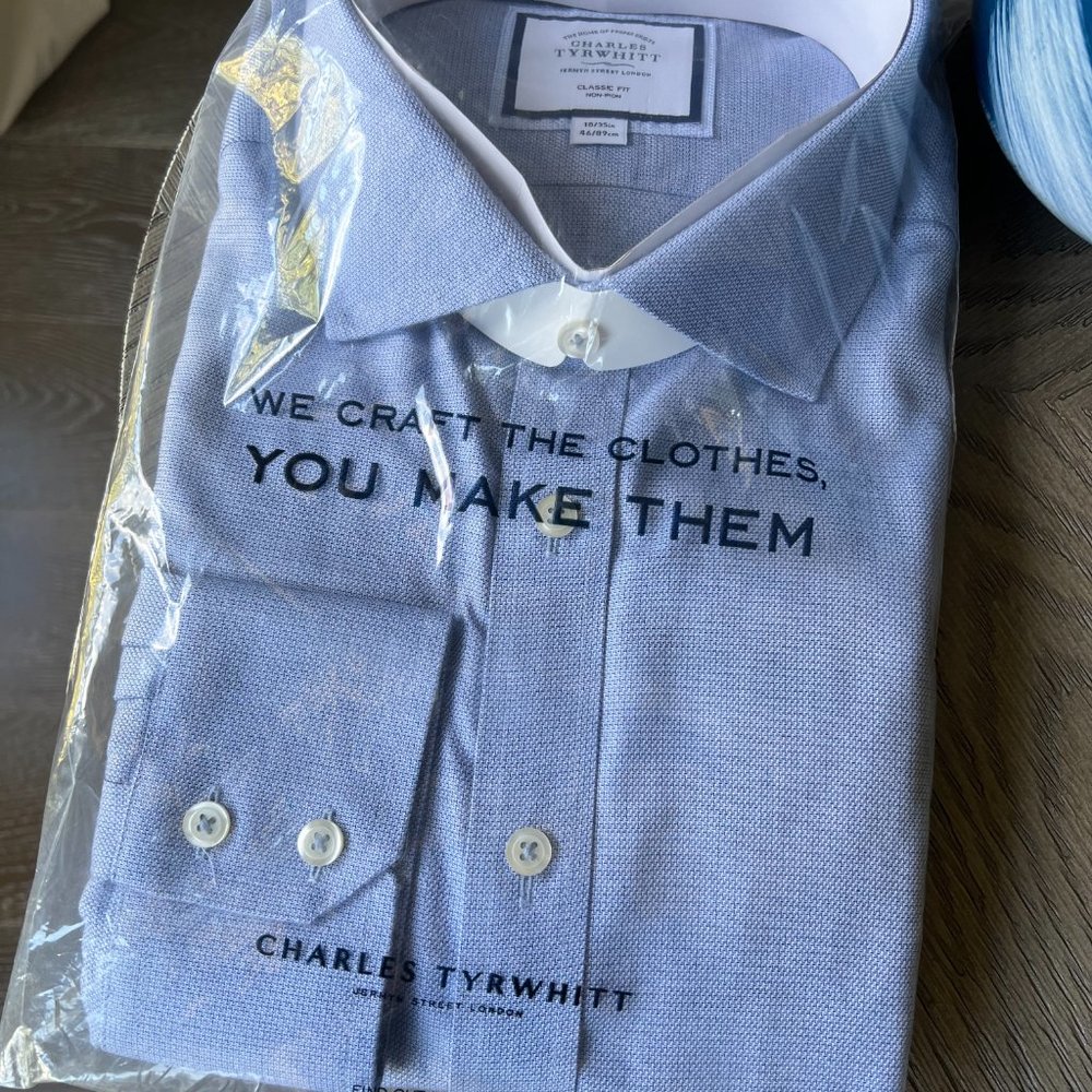 Charles Tyrwhitt Non-Iron Classic Fit Dress Shirt — Light Blue, 18/35 NWT